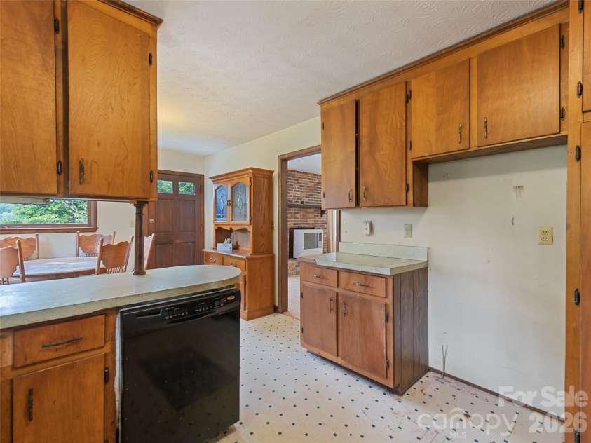 177 Mica Ridge, Sylva, NC 28779.  MLS# CAR4430368, YatesRealty ID 54095. 