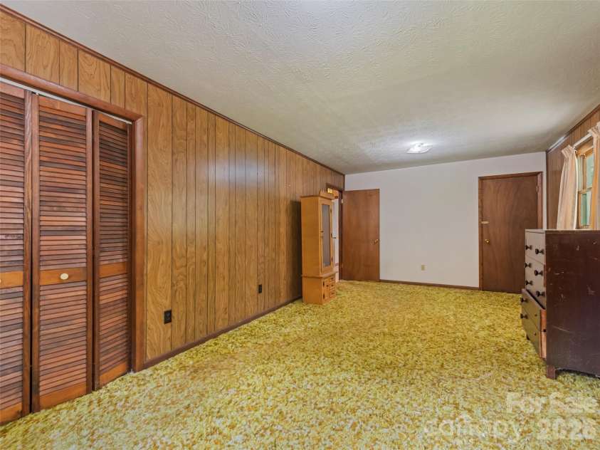 177 Mica Ridge, Sylva, NC 28779.  MLS# CAR4430368, YatesRealty ID 54095. 