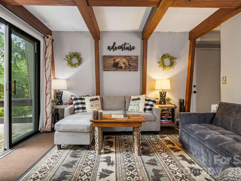 42 Hemlock Hill Road, Banner Elk, NC 28604.  MLS# CAR4430302, YatesRealty ID 54096. 