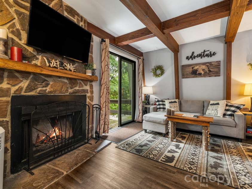 42 Hemlock Hill Road, Banner Elk, NC 28604.  MLS# CAR4430302, YatesRealty ID 54096. 