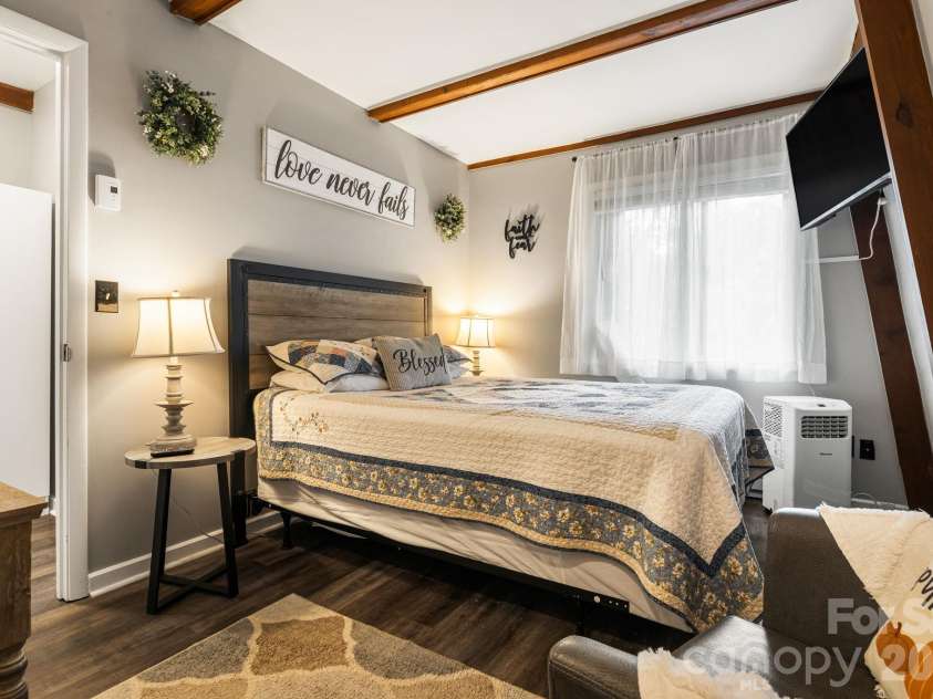 42 Hemlock Hill Road, Banner Elk, NC 28604.  MLS# CAR4430302, YatesRealty ID 54096. 