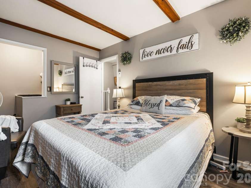 42 Hemlock Hill Road, Banner Elk, NC 28604.  MLS# CAR4430302, YatesRealty ID 54096. 