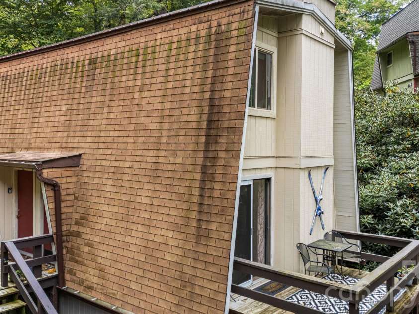 42 Hemlock Hill Road, Banner Elk, NC 28604.  MLS# CAR4430302, YatesRealty ID 54096. 