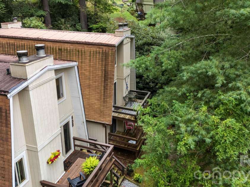 42 Hemlock Hill Road, Banner Elk, NC 28604.  MLS# CAR4430302, YatesRealty ID 54096. 