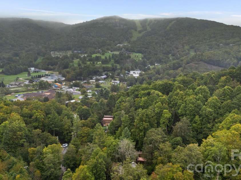 42 Hemlock Hill Road, Banner Elk, NC 28604.  MLS# CAR4430302, YatesRealty ID 54096. 