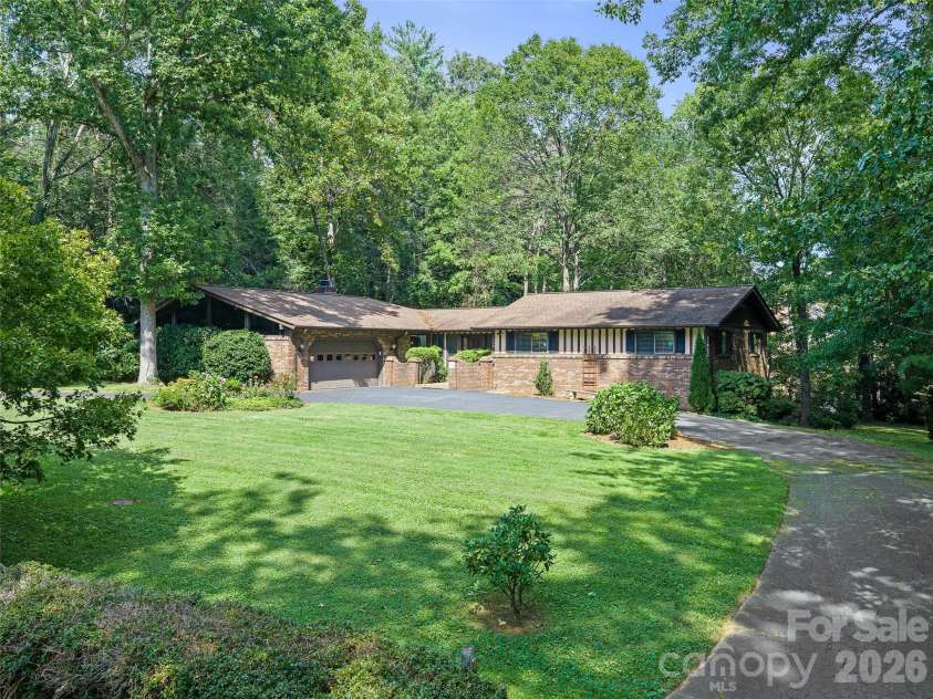 130 Brandon Road, Hendersonville, NC 28739.  MLS# CAR4429232, YatesRealty ID 54097. 
