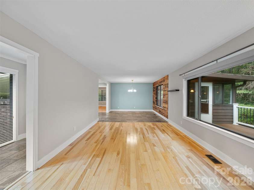 130 Brandon Road, Hendersonville, NC 28739.  MLS# CAR4429232, YatesRealty ID 54097. 