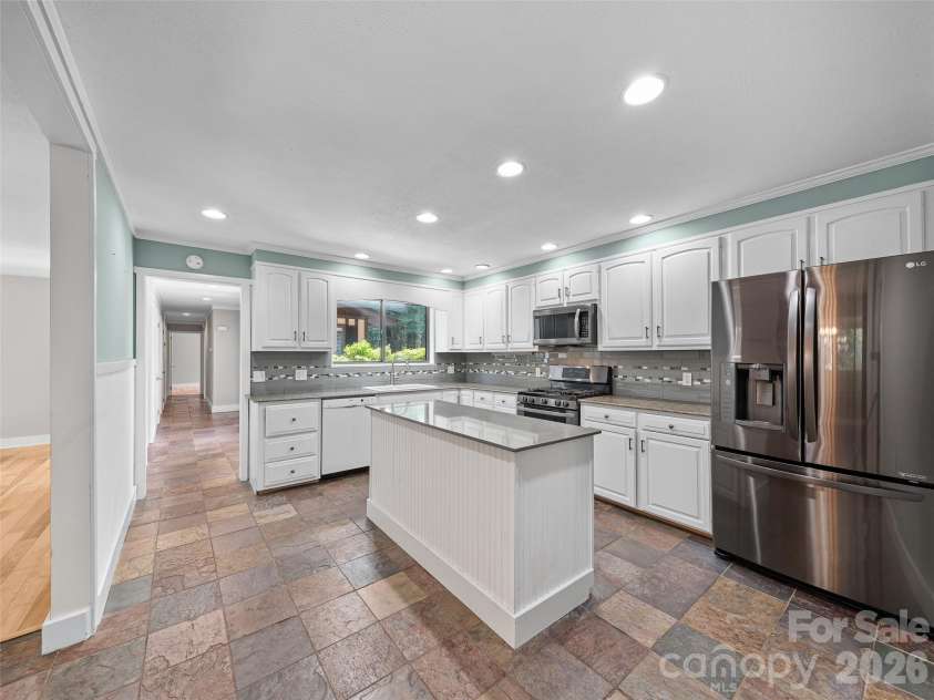 130 Brandon Road, Hendersonville, NC 28739.  MLS# CAR4429232, YatesRealty ID 54097. 
