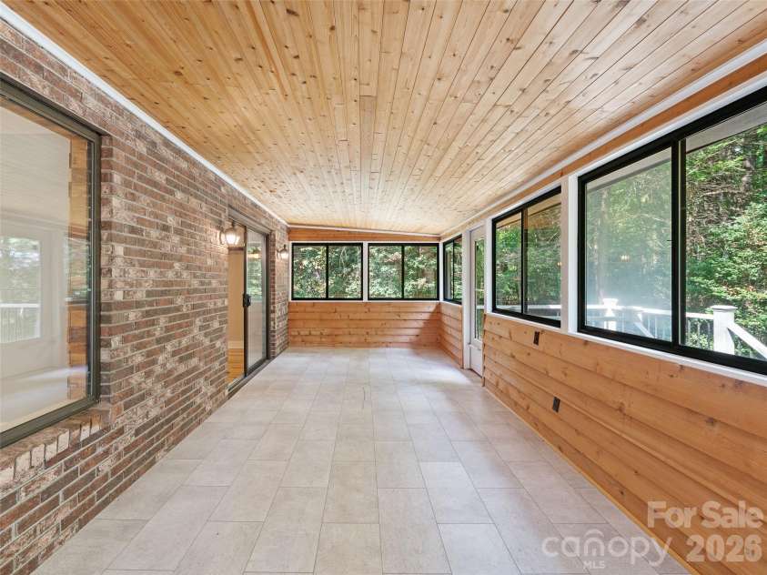 130 Brandon Road, Hendersonville, NC 28739.  MLS# CAR4429232, YatesRealty ID 54097. 