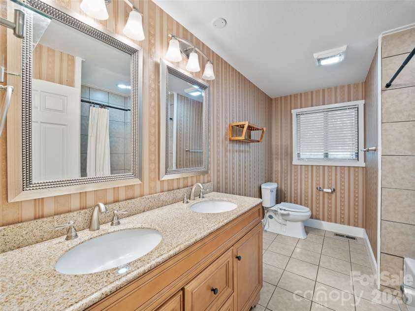 130 Brandon Road, Hendersonville, NC 28739.  MLS# CAR4429232, YatesRealty ID 54097. 