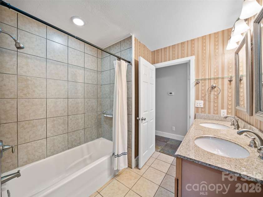 130 Brandon Road, Hendersonville, NC 28739.  MLS# CAR4429232, YatesRealty ID 54097. 