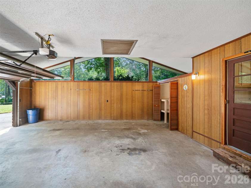 130 Brandon Road, Hendersonville, NC 28739.  MLS# CAR4429232, YatesRealty ID 54097. 