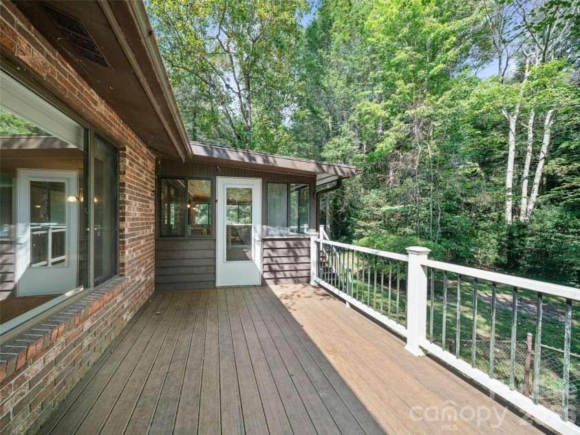 130 Brandon Road, Hendersonville, NC 28739.  MLS# CAR4429232, YatesRealty ID 54097. 
