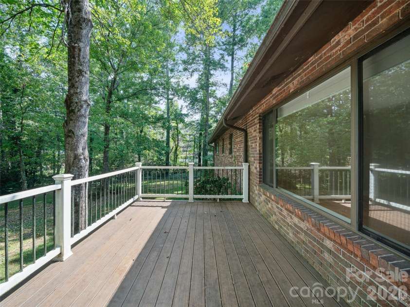 130 Brandon Road, Hendersonville, NC 28739.  MLS# CAR4429232, YatesRealty ID 54097. 