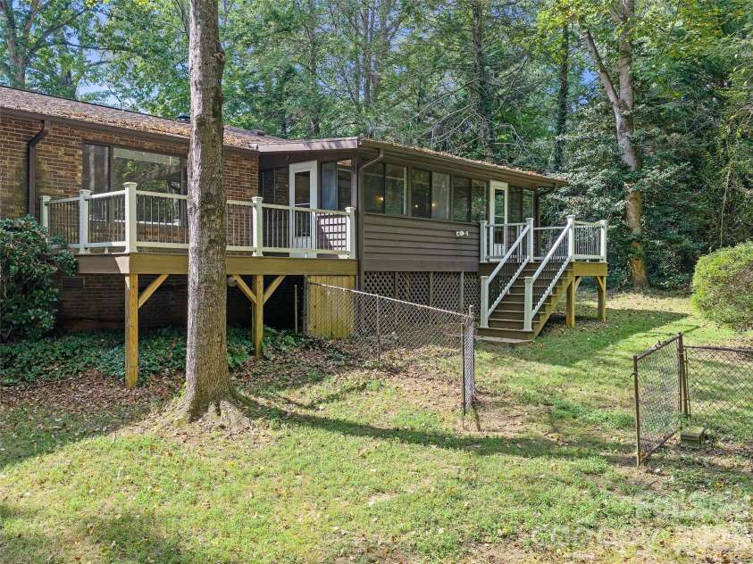 130 Brandon Road, Hendersonville, NC 28739.  MLS# CAR4429232, YatesRealty ID 54097. 