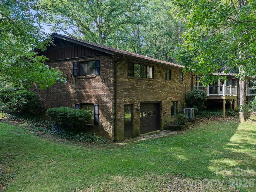 130 Brandon Road, Hendersonville, NC 28739.  MLS# CAR4429232, YatesRealty ID 54097. 