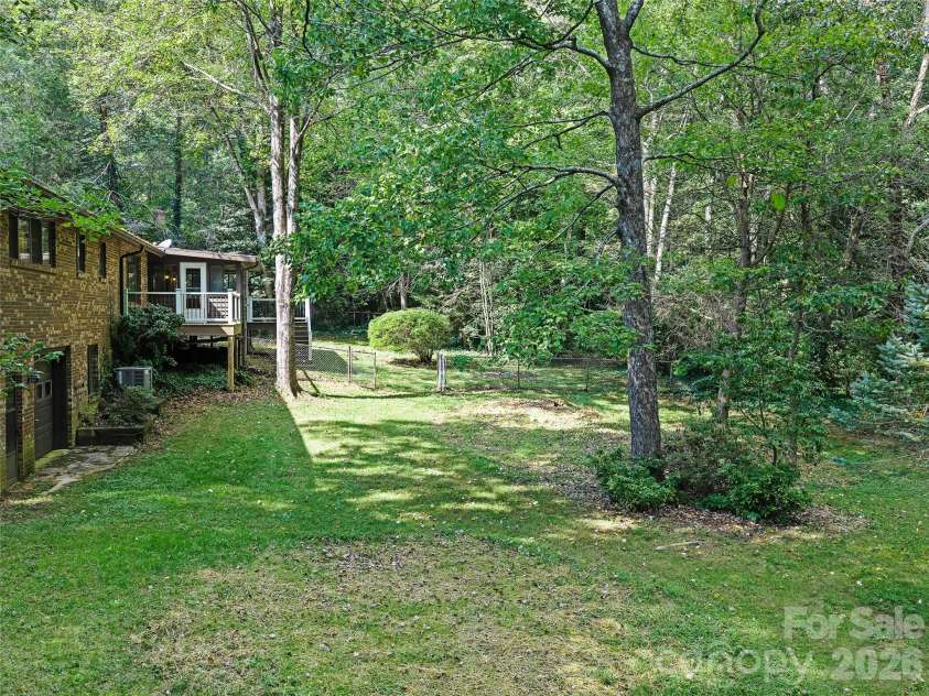 130 Brandon Road, Hendersonville, NC 28739.  MLS# CAR4429232, YatesRealty ID 54097. 