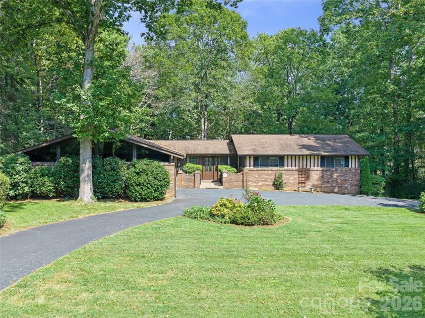 130 Brandon Road, Hendersonville, NC 28739.  MLS# CAR4429232, YatesRealty ID 54097. 