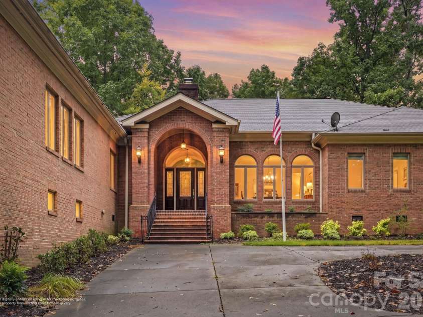935 Woods Loop, Waxhaw, NC 28173.  MLS# CAR4429196, YatesRealty ID 54100. 