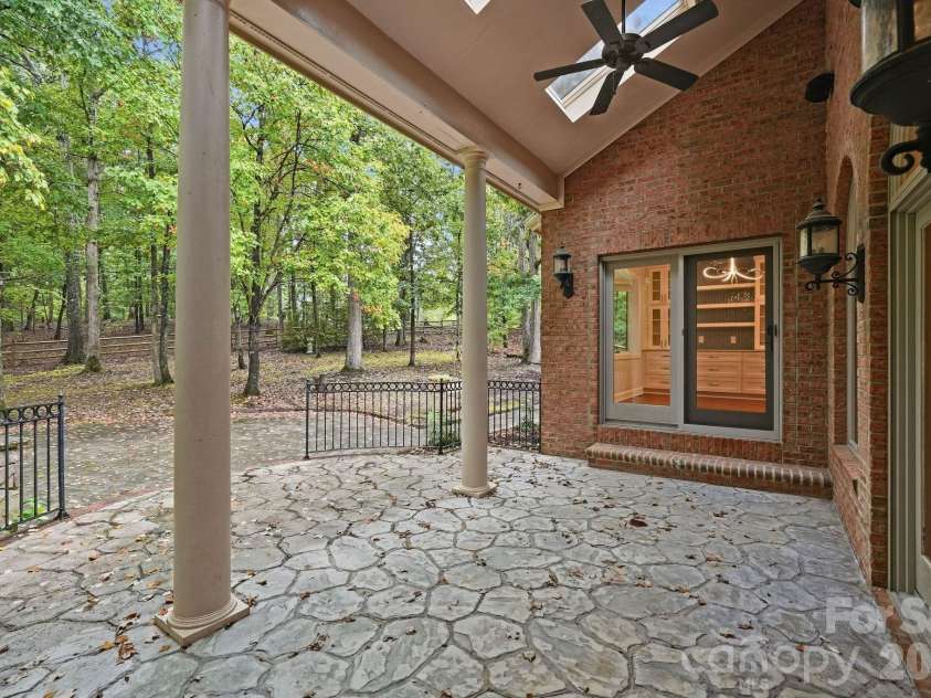 935 Woods Loop, Waxhaw, NC 28173.  MLS# CAR4429196, YatesRealty ID 54100. 