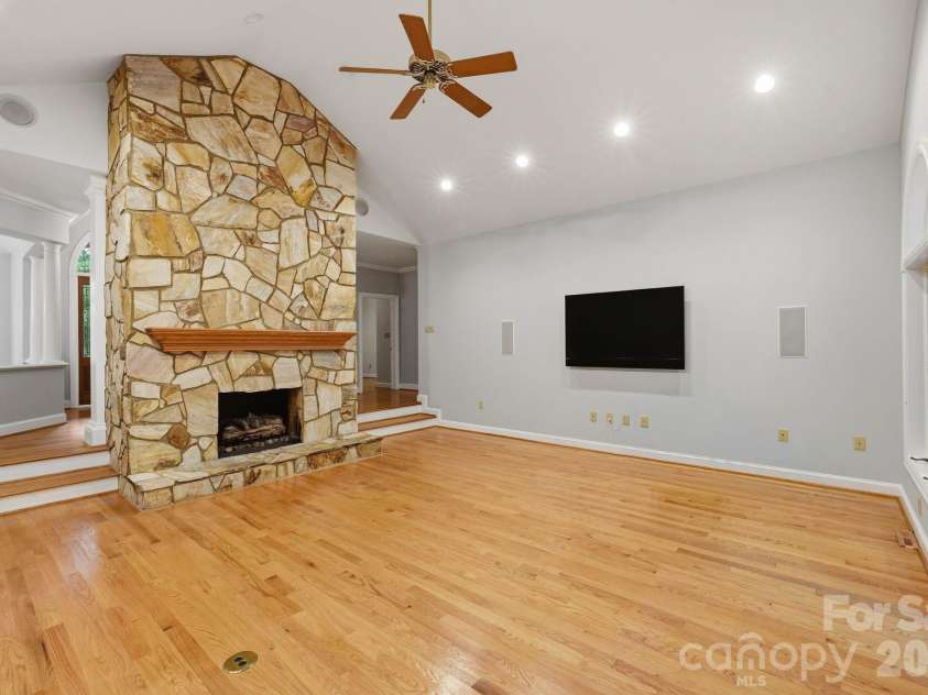 935 Woods Loop, Waxhaw, NC 28173.  MLS# CAR4429196, YatesRealty ID 54100. 