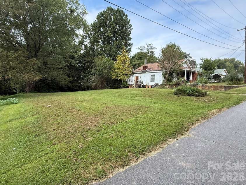 68 Morris Avenue, Marion, NC 28752.  MLS# CAR4422855, YatesRealty ID 54104. 