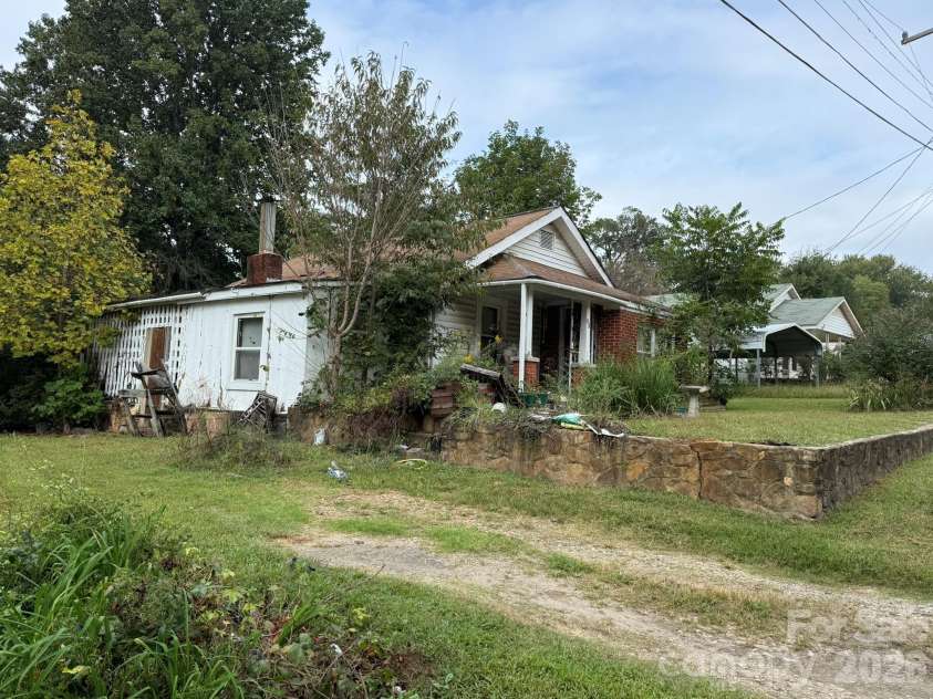68 Morris Avenue, Marion, NC 28752.  MLS# CAR4422855, YatesRealty ID 54104. 