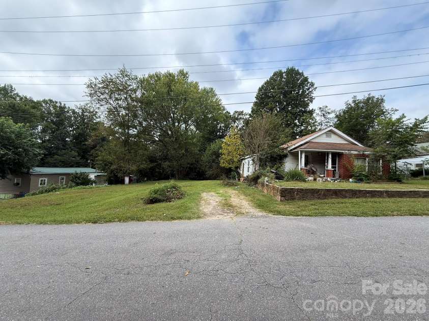 68 Morris Avenue, Marion, NC 28752.  MLS# CAR4422855, YatesRealty ID 54104. 