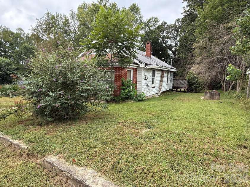 68 Morris Avenue, Marion, NC 28752.  MLS# CAR4422855, YatesRealty ID 54104. 