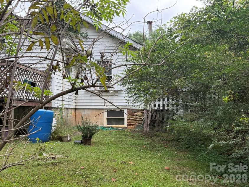 68 Morris Avenue, Marion, NC 28752.  MLS# CAR4422855, YatesRealty ID 54104. 