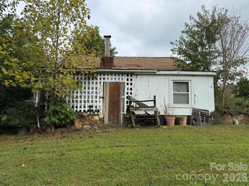 68 Morris Avenue, Marion, NC 28752.  MLS# CAR4422855, YatesRealty ID 54104. 
