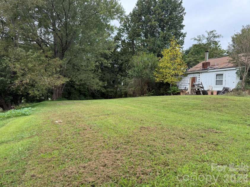 68 Morris Avenue, Marion, NC 28752.  MLS# CAR4422855, YatesRealty ID 54104. 
