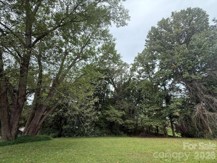 68 Morris Avenue, Marion, NC 28752.  MLS# CAR4422855, YatesRealty ID 54104. 