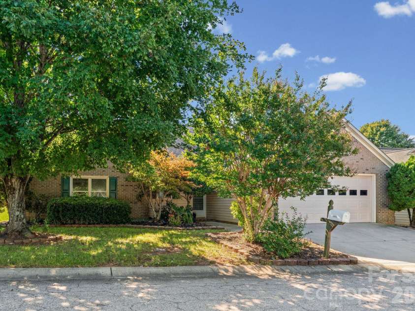 302 Hidden Creek Circle, Salisbury, NC 28147.  MLS# CAR4429824, YatesRealty ID 54105. 302 Hidden Creek Circle