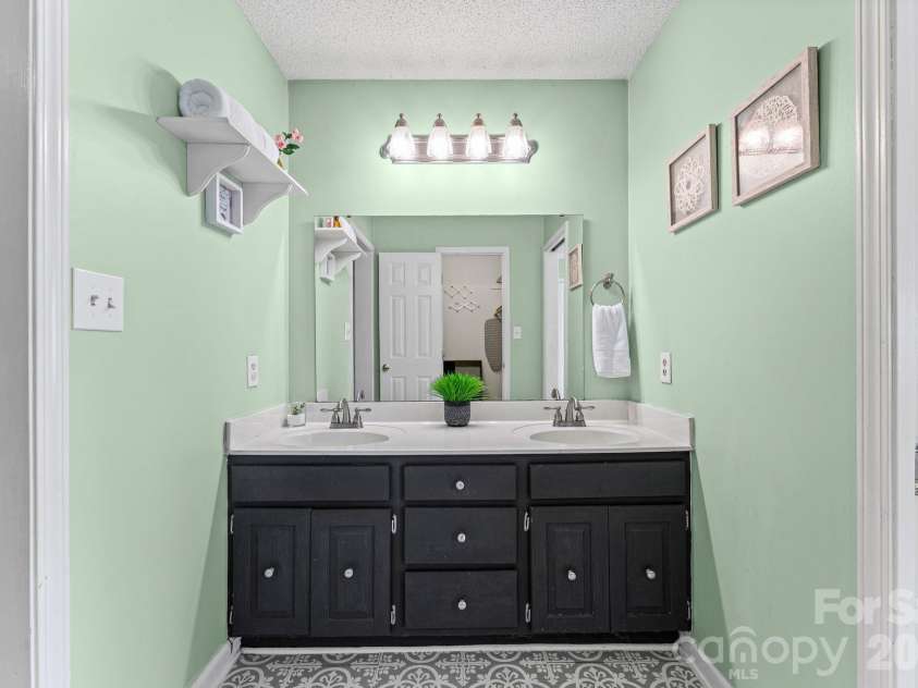 302 Hidden Creek Circle, Salisbury, NC 28147.  MLS# CAR4429824, YatesRealty ID 54105. 
