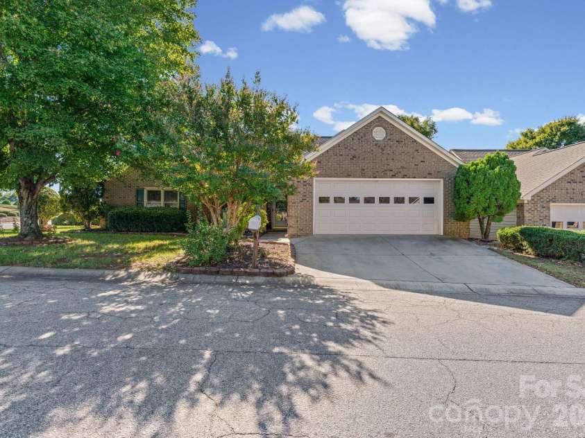 302 Hidden Creek Circle, Salisbury, NC 28147.  MLS# CAR4429824, YatesRealty ID 54105. 