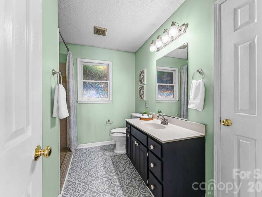 302 Hidden Creek Circle, Salisbury, NC 28147.  MLS# CAR4429824, YatesRealty ID 54105. Bathroom