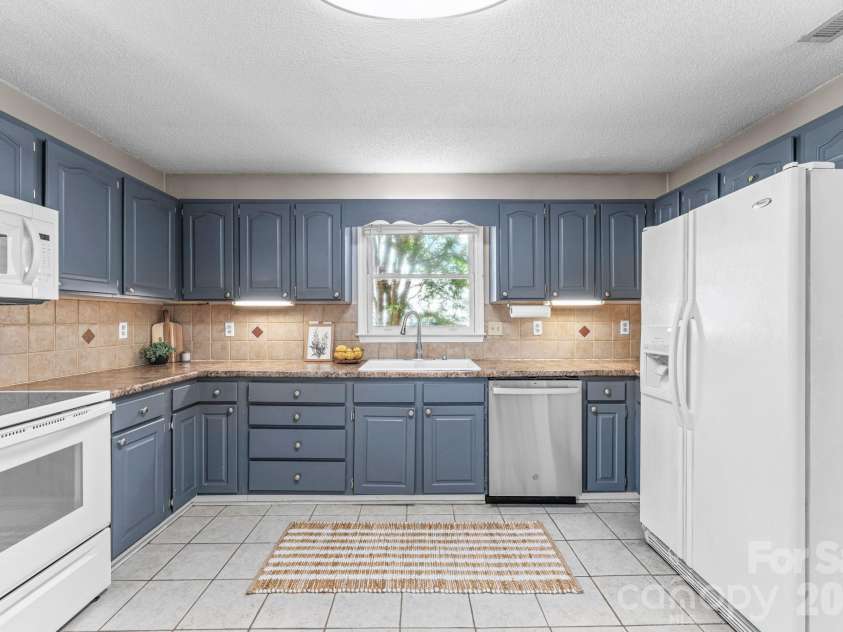 302 Hidden Creek Circle, Salisbury, NC 28147.  MLS# CAR4429824, YatesRealty ID 54105. Kitchen