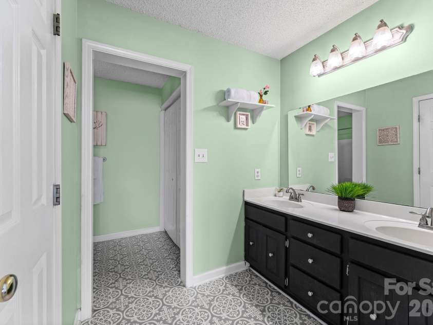 302 Hidden Creek Circle, Salisbury, NC 28147.  MLS# CAR4429824, YatesRealty ID 54105. Primary Bathroom