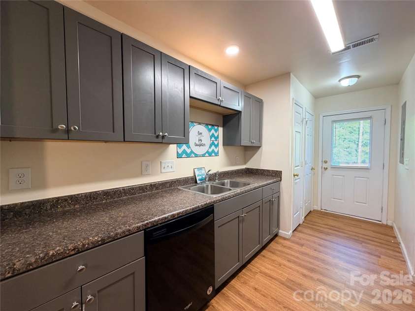 368 Mills Avenue, Mooresville, NC 28115.  MLS# CAR4416647, YatesRealty ID 54106. Galley Kitchen