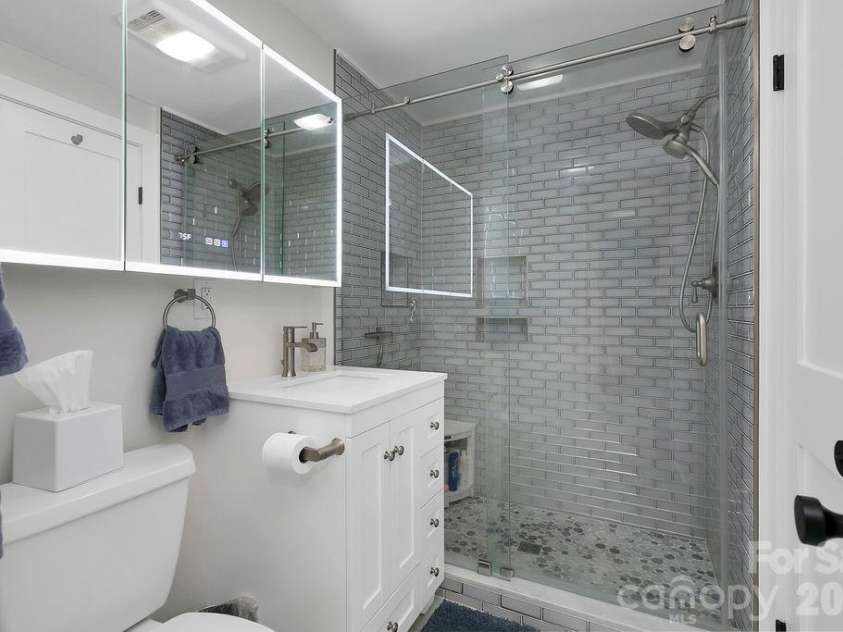 33 Lakeside Villas Drive, Brevard, NC 28712.  MLS# CAR4428174, YatesRealty ID 54107. Custom Bathroom 2