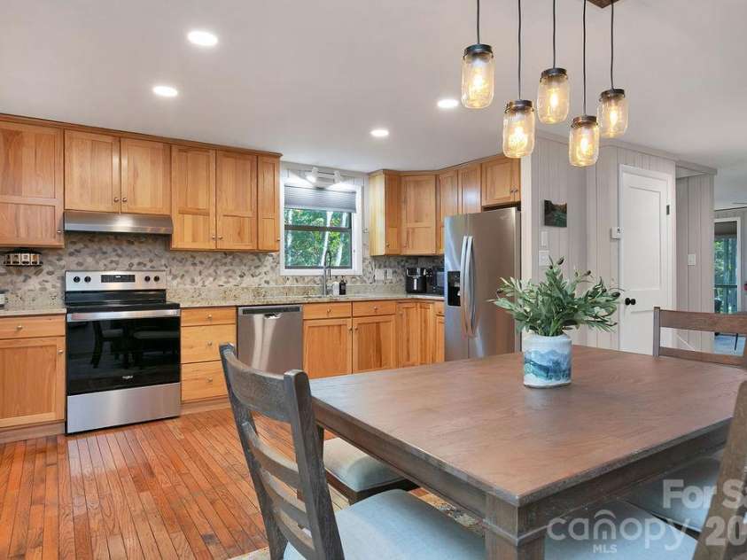 33 Lakeside Villas Drive, Brevard, NC 28712.  MLS# CAR4428174, YatesRealty ID 54107. Dining Area