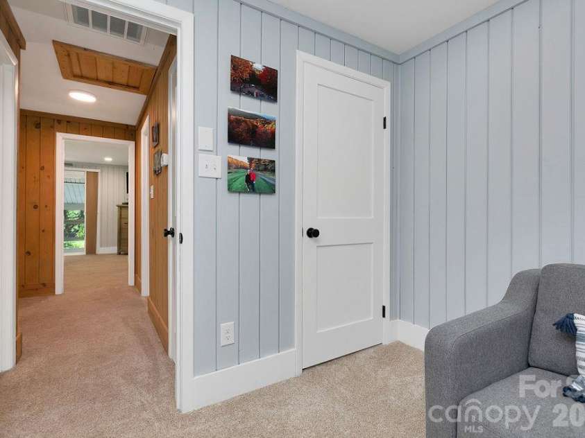 33 Lakeside Villas Drive, Brevard, NC 28712.  MLS# CAR4428174, YatesRealty ID 54107. Hallway