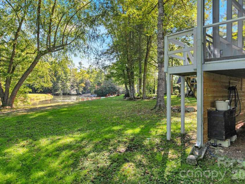 33 Lakeside Villas Drive, Brevard, NC 28712.  MLS# CAR4428174, YatesRealty ID 54107. Nice Backyard to Lake