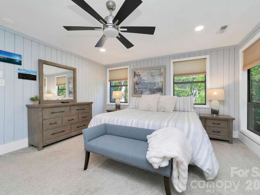 33 Lakeside Villas Drive, Brevard, NC 28712.  MLS# CAR4428174, YatesRealty ID 54107. Nice Bedroom