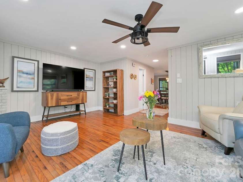 33 Lakeside Villas Drive, Brevard, NC 28712.  MLS# CAR4428174, YatesRealty ID 54107. Spacious