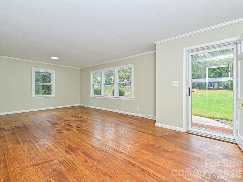 655 Greenbriar Avenue, Rock Hill, SC 29730.  MLS# CAR4429984, YatesRealty ID 54108. 