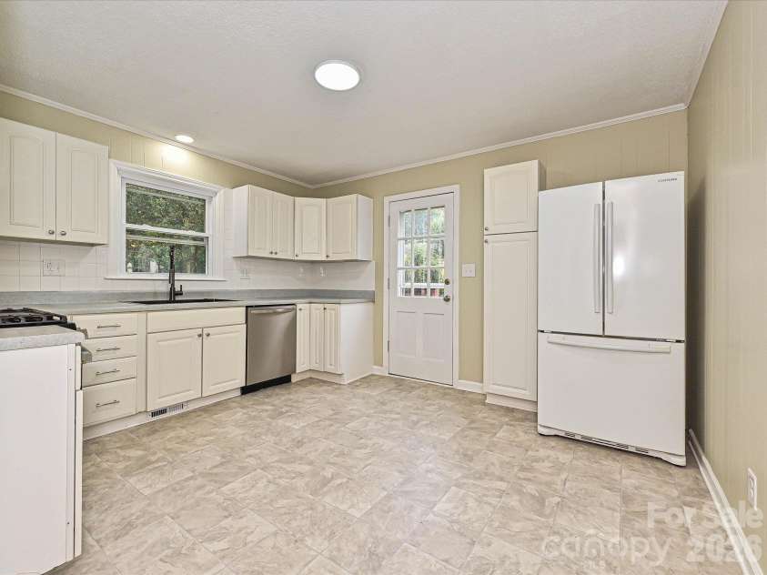 655 Greenbriar Avenue, Rock Hill, SC 29730.  MLS# CAR4429984, YatesRealty ID 54108. 