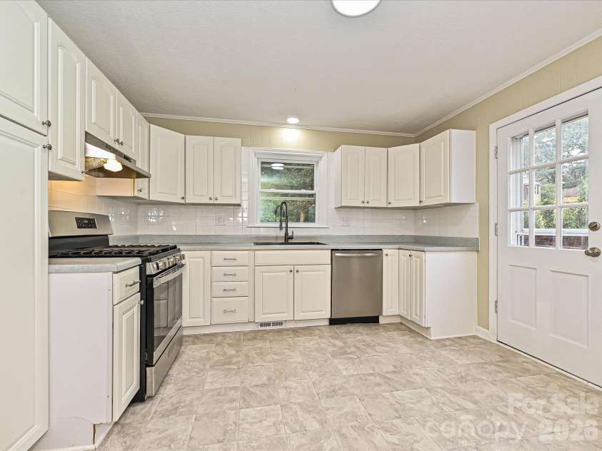 655 Greenbriar Avenue, Rock Hill, SC 29730.  MLS# CAR4429984, YatesRealty ID 54108. 