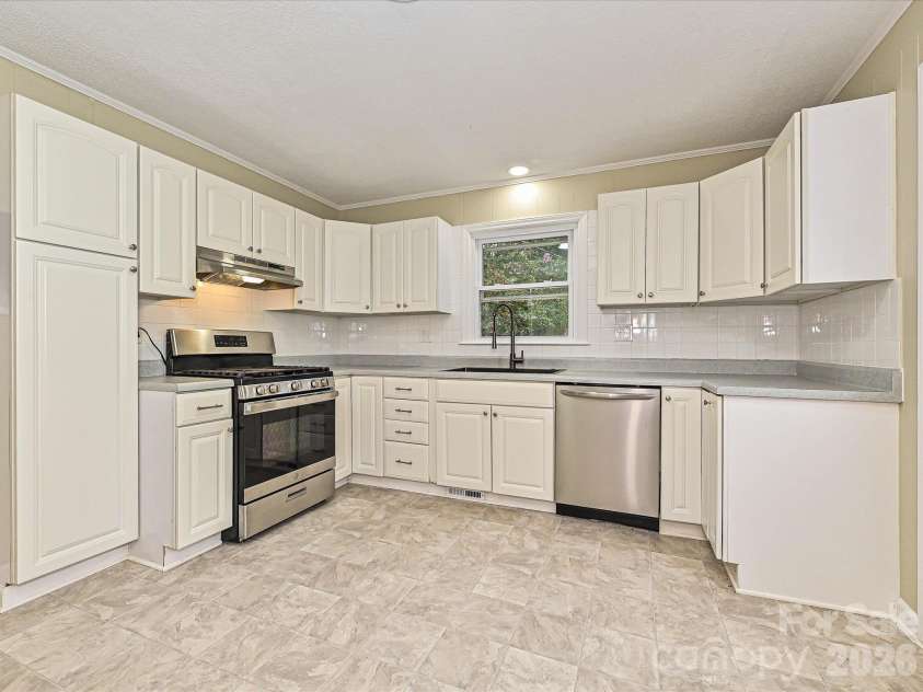 655 Greenbriar Avenue, Rock Hill, SC 29730.  MLS# CAR4429984, YatesRealty ID 54108. 